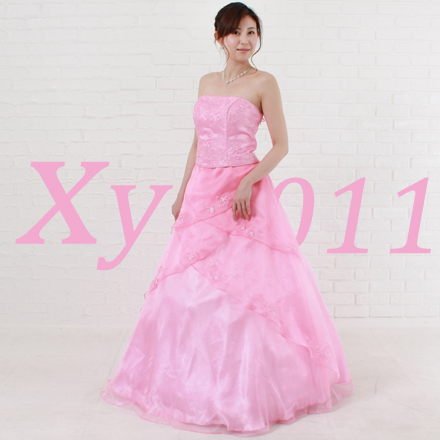 結婚式のウェディングドレスとして人気の高いxy011シリーズ