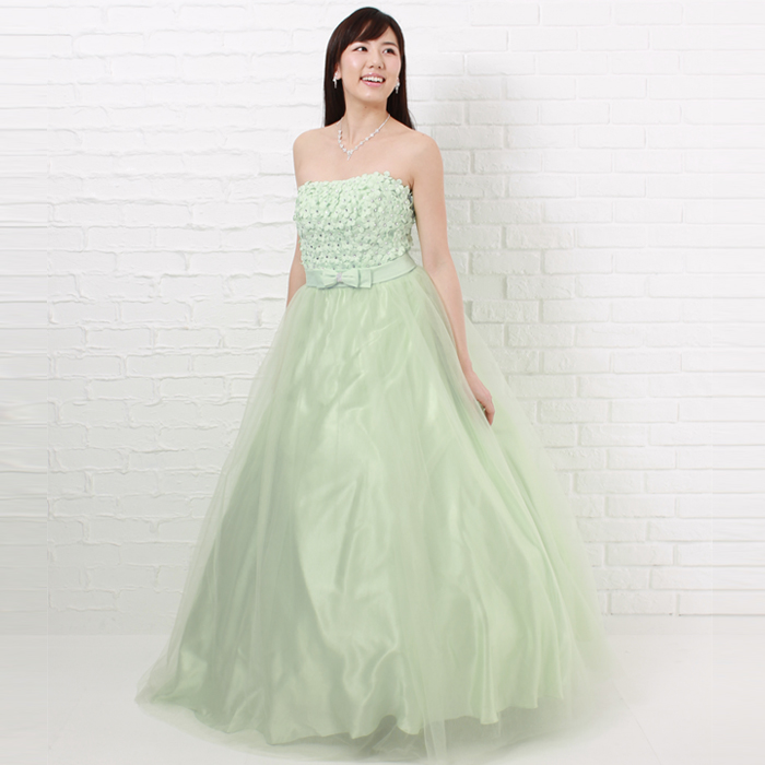 淡いミントグリーンカラーの清涼感ある夏のパーティーやお呼ばれに最適なドレス