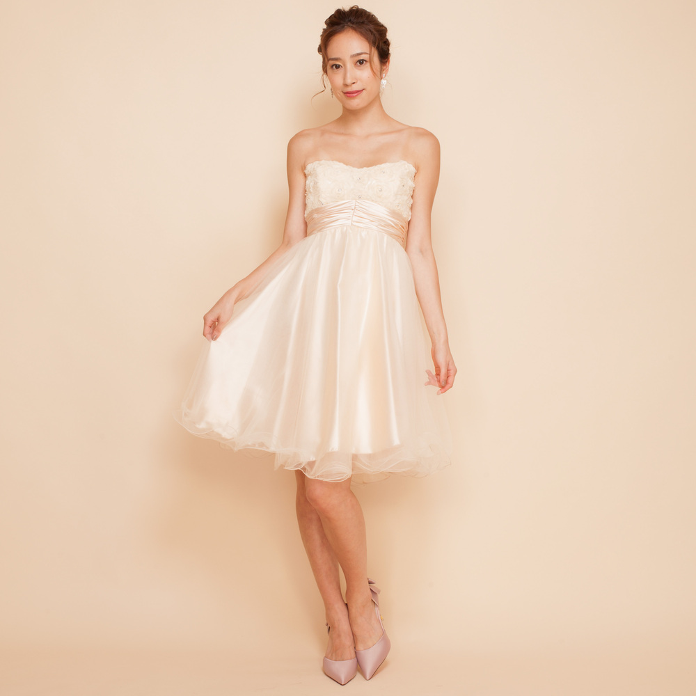 結婚式・ウェディングの二次会衣装に最適なホワイトカラーのショートドレス