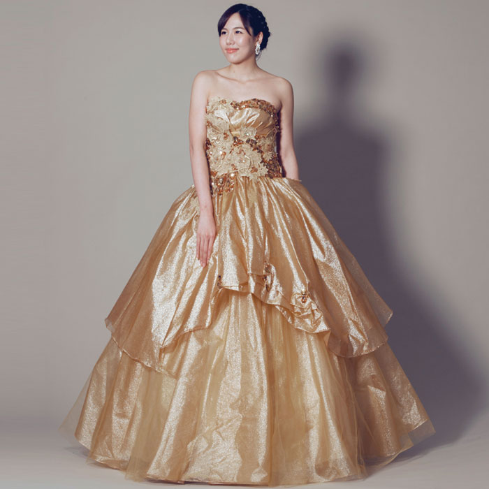 ゴールドカラーの高級感溢れるエレガントなカラードレス