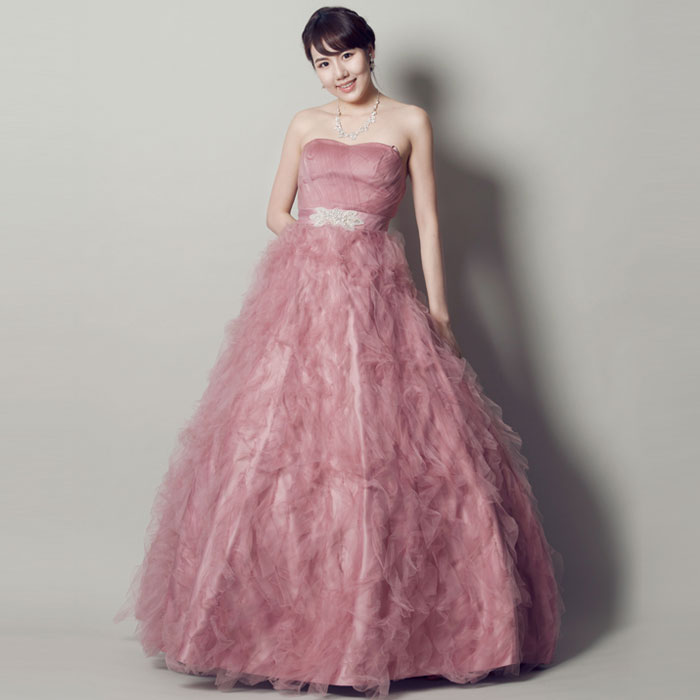 チュールのふんわりピンクがお花のようなドレス