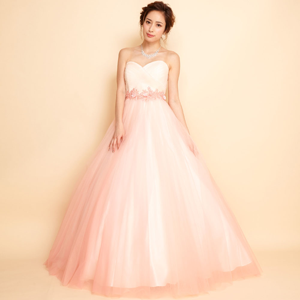 ピンクグラデーションが目を引く花嫁さんにもぴったりなチュールグラデーションドレス
