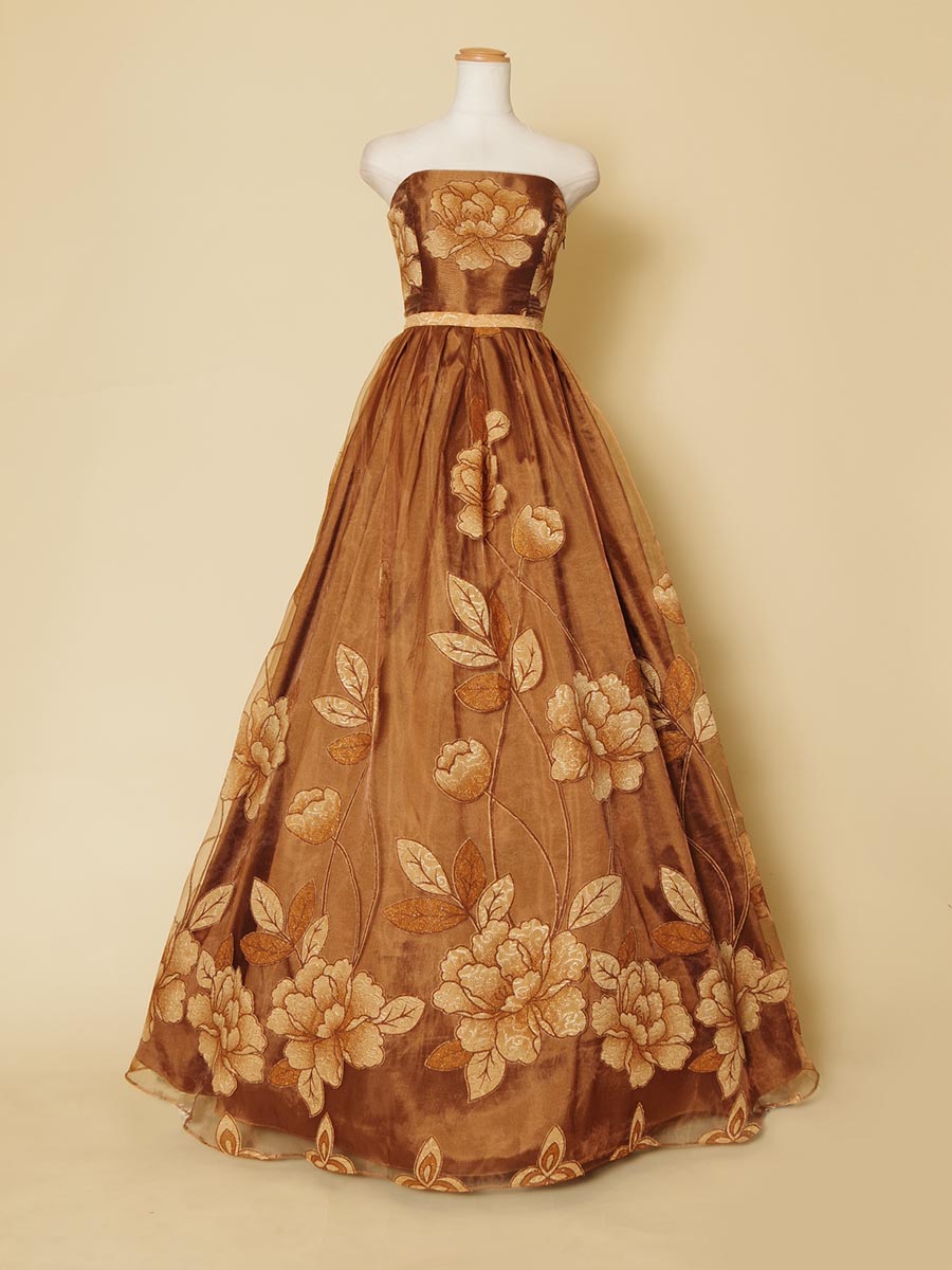 ドライフラワーをイメージしてデザインされた花柄ブラウンのステージドレス