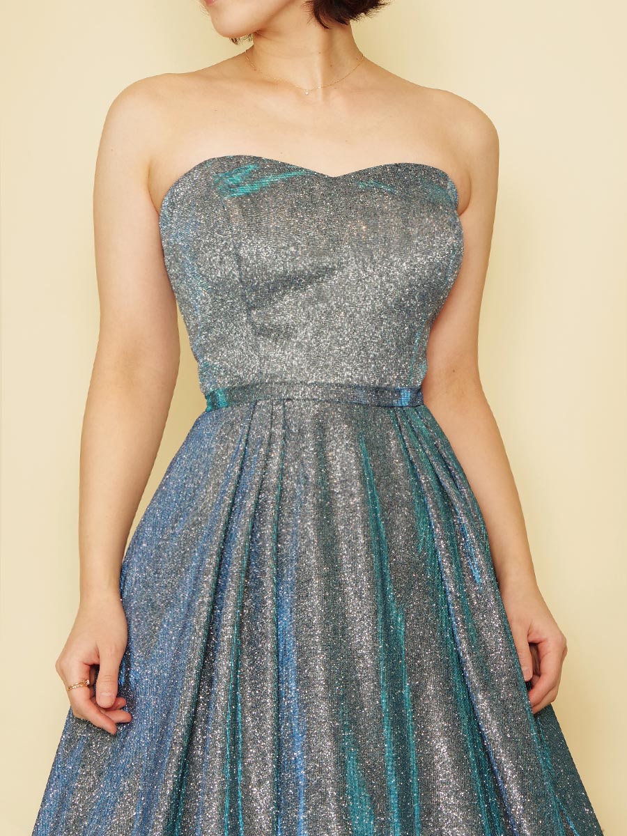輝きが強いスカイブルーグリッターのシンプルロングドレス｜ドレス 