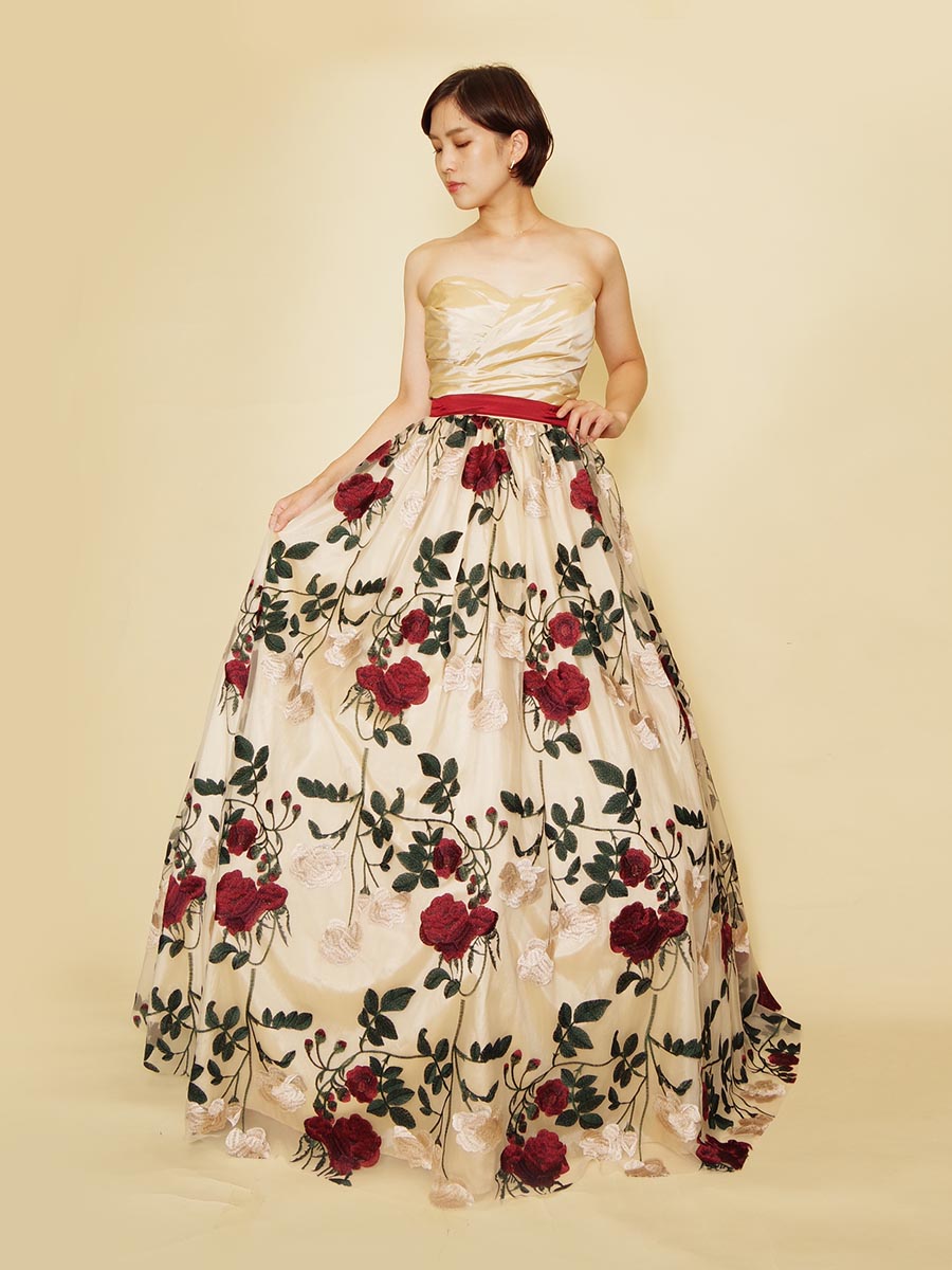 大きなバラの花柄刺繍を使ったメルヘンチックな演奏会ロングドレス
