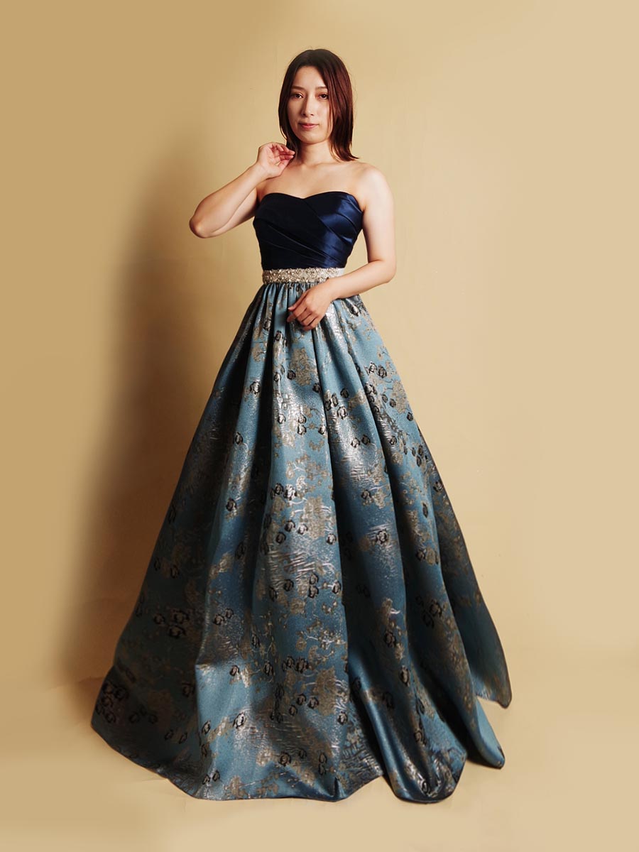 ビジュー×ジャガードが高級感のあるクラシカルなブルーのカラーボリュームドレス
