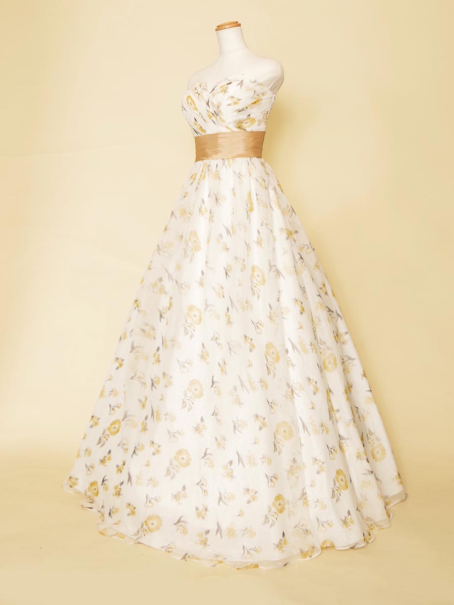 クラシカルイエローフラワープリントデザインのスカートのシルエットが美しい演奏会ロングドレス