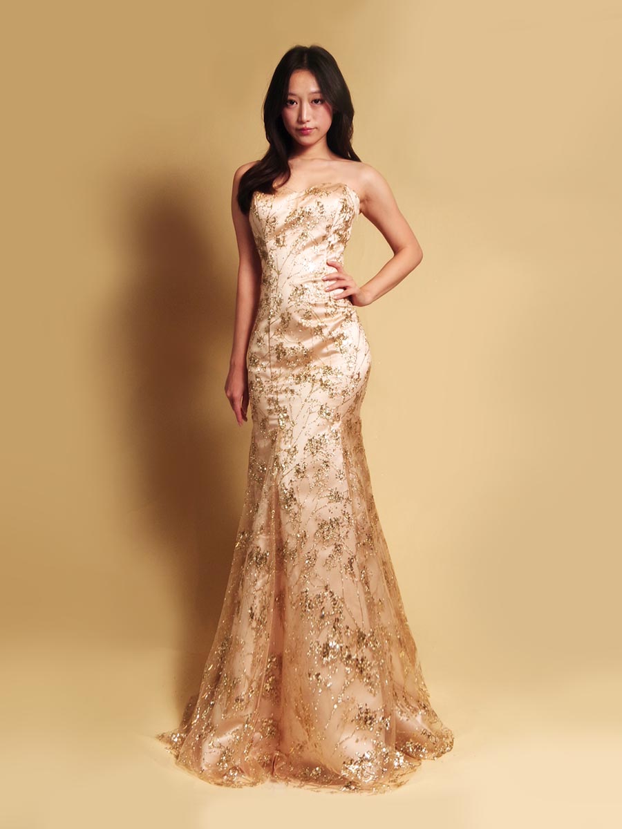 ゴールドスパンコール生地を使用したラグジュアリーな雰囲気満点のマーメイドラインステージドレス