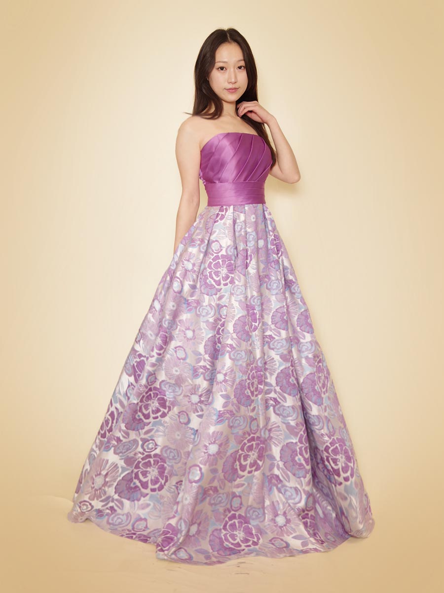 パープルカラーの胸元サテンがエレガント差を引き立てるスカート総花柄デザインの演奏会ロングドレス