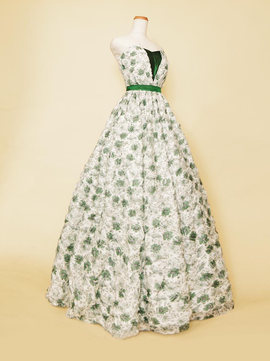 グリーンの色合いの花柄生地を使った胸元Vカットスタイルの演奏会ロングドレス