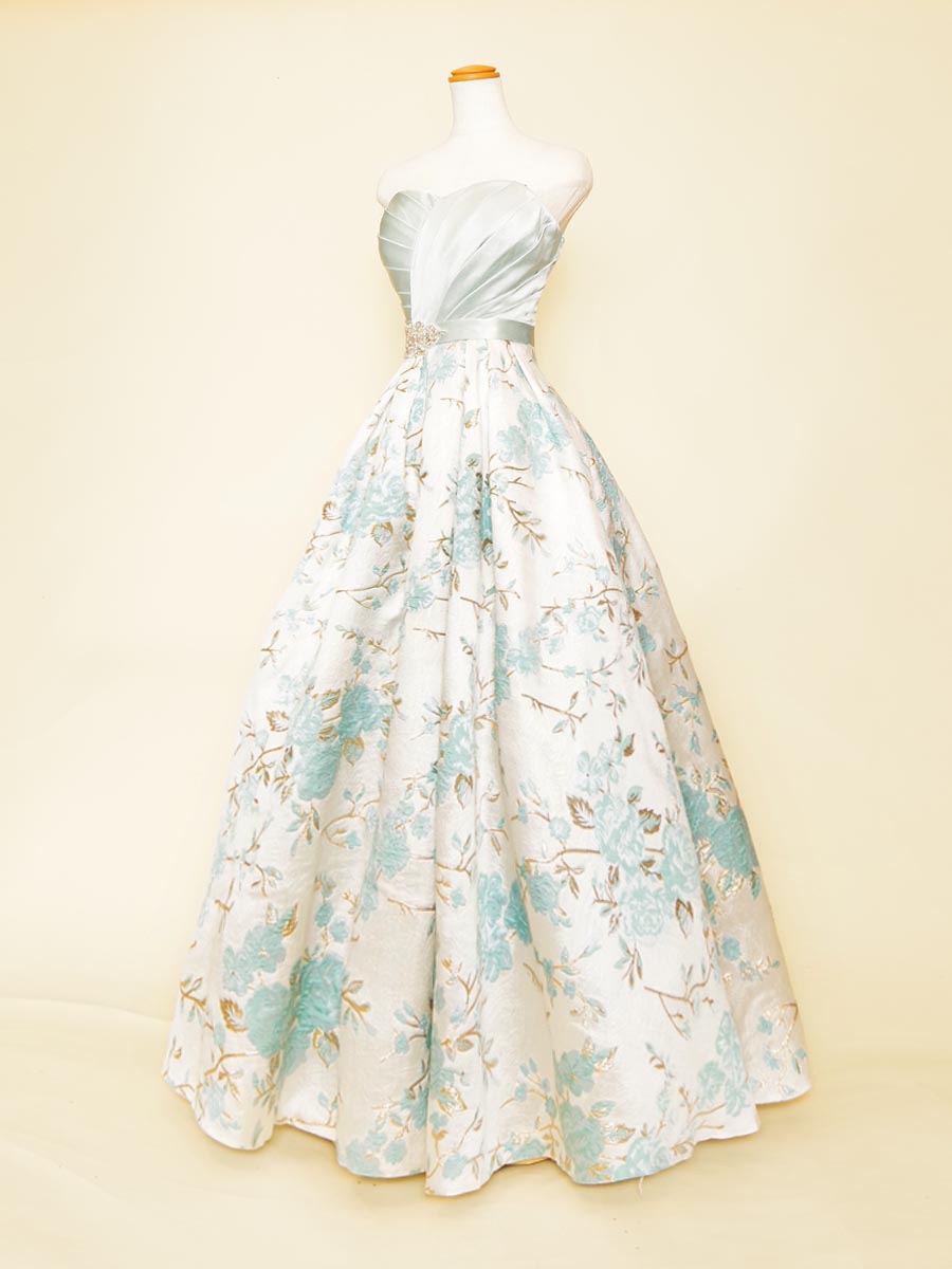 淡い色合いが可愛らしいスカイブルーカラーのコンサート向け花柄ジャガードドレス