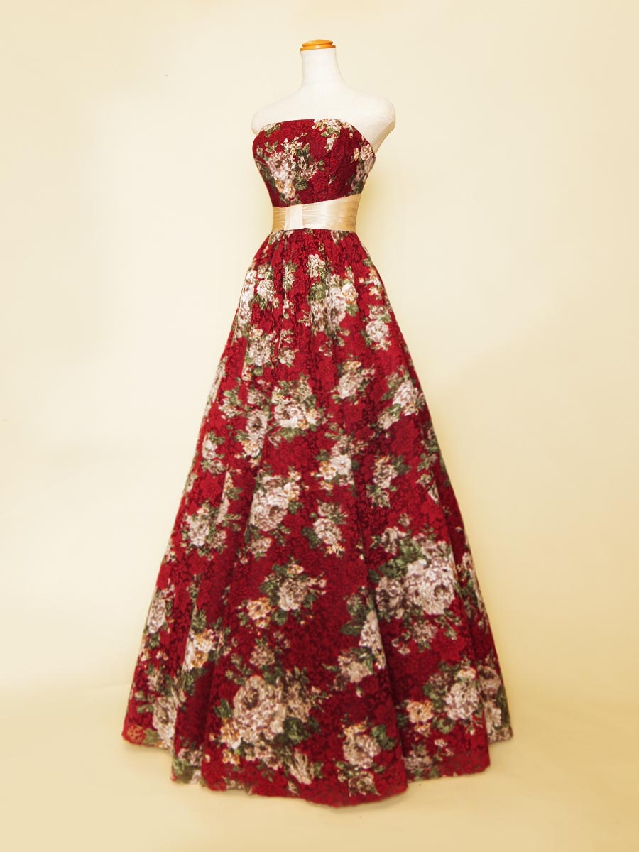 レッドカラーのフラワープリント刺繍の高級感と美しい存在感を持ったAライン演奏会ドレス
