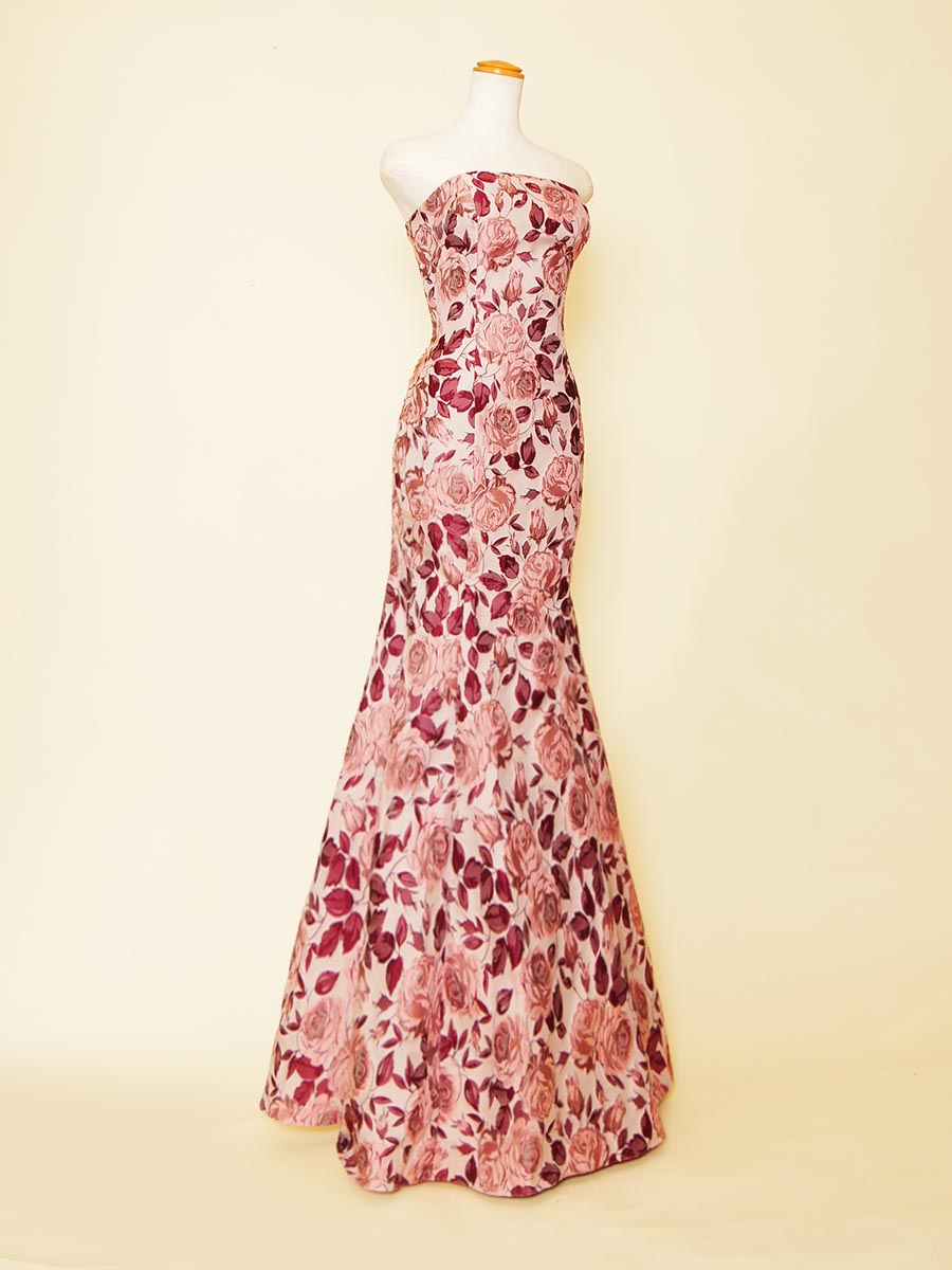 ダスティピンクカラーの花柄織りのマーメイドラインドレス