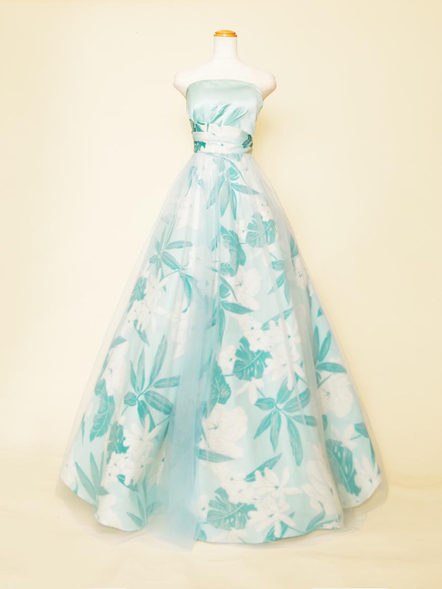 サマーリゾート風デザインの淡いブルーカラーのボリューム演奏会ドレス