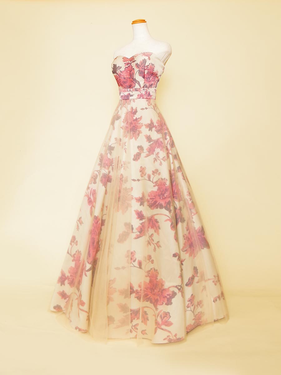 ベージュ×ピンクのクラシカル花柄模様の大人可愛い風合いの演奏会ドレス