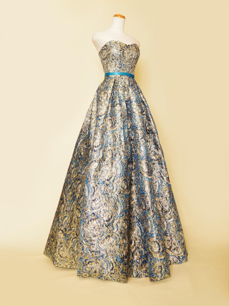 ゴールドブルーの光沢感と爽やかさを融合させたジャガードボリュームステージドレス