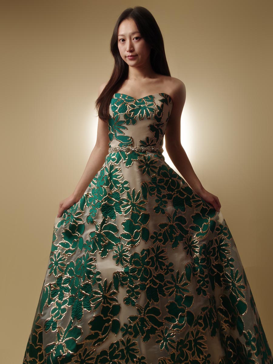 ジャガードチュールの透け感と立体感が美しいAラインフォルムグリーンカラーステージドレス
