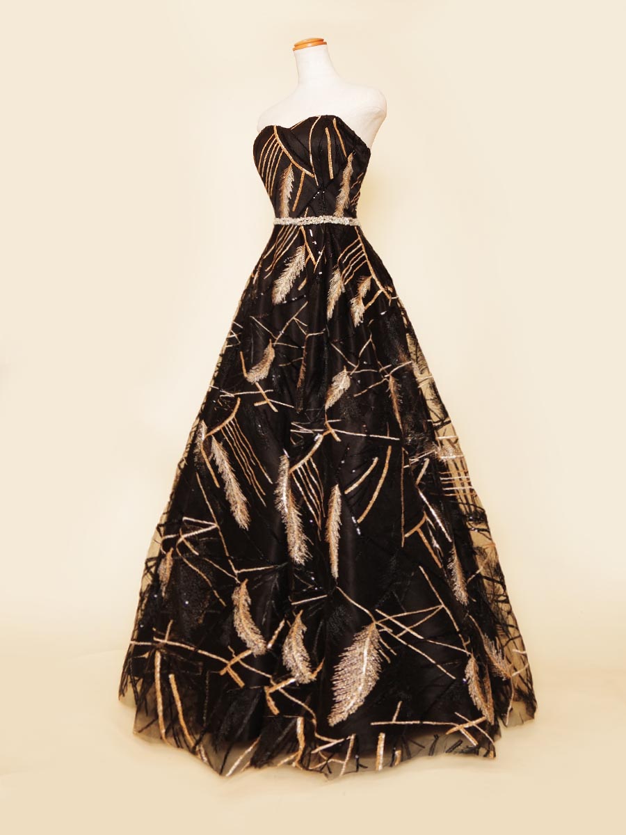 ブラックサテン×ゴールドスパンコール装飾のラグジュアリーステージドレス