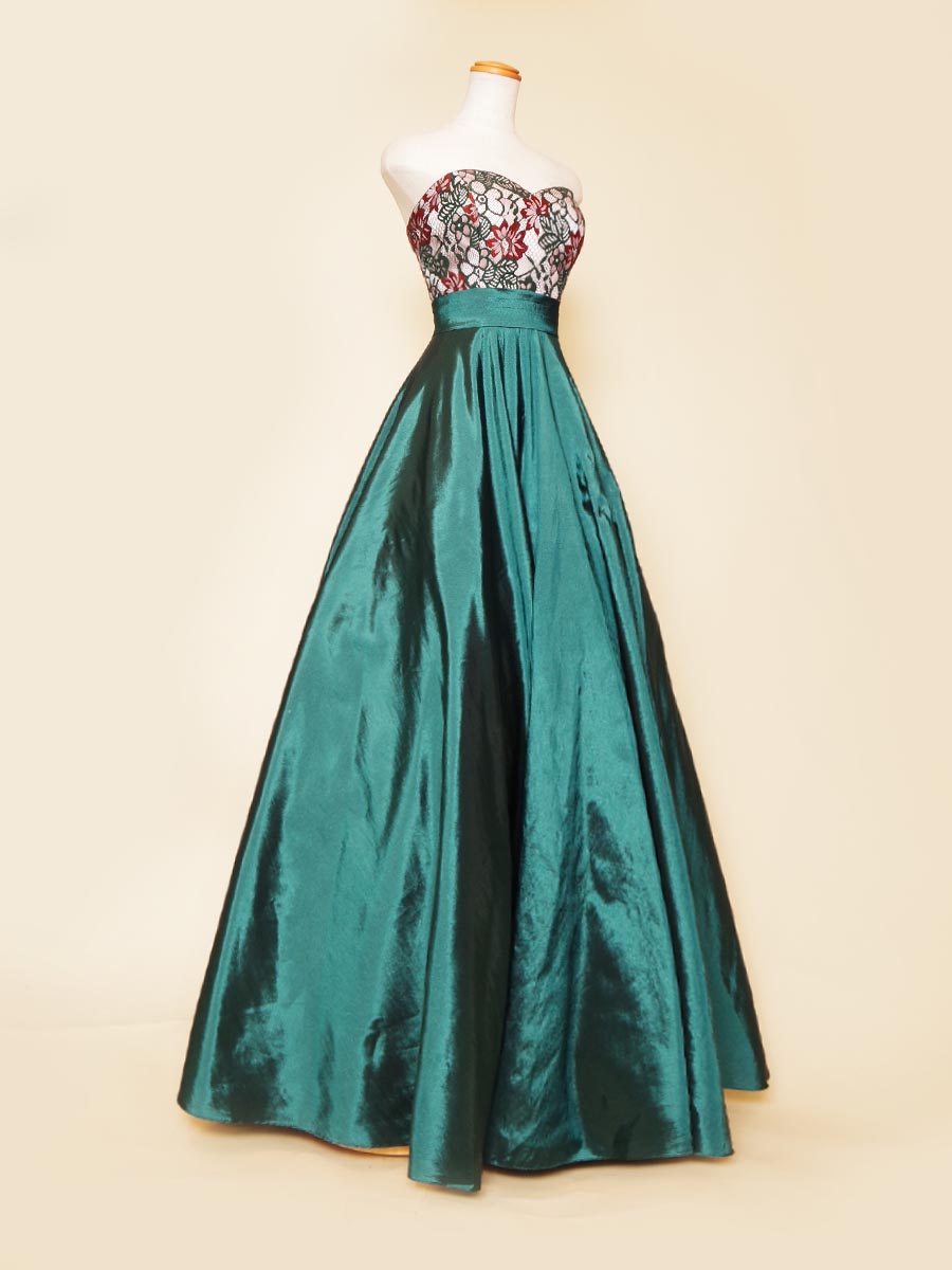 エメラルドグリーンカラーの光沢の美しいタフタ生地を使用した胸元刺繍デザインのステージドレス