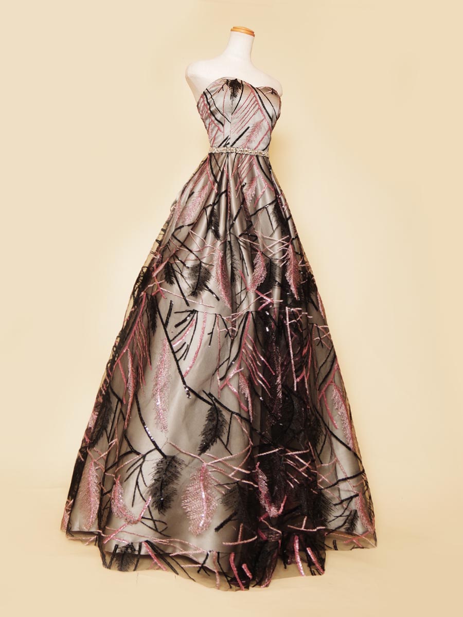 シルバーカラーを基調に落ち着きのあるピンクスパンコール装飾を織り交ぜたコンサートロングドレス