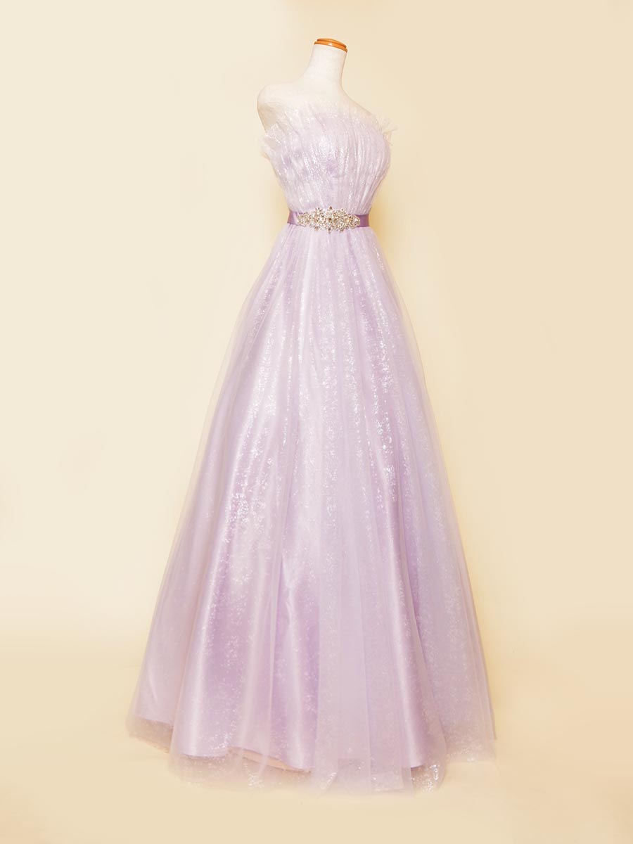 パステルパープルのラメの発光が美しいボリュームシルエットのステージドレス