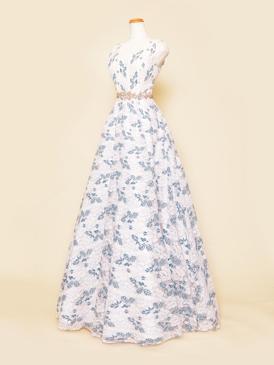 ホワイトレースにエメラルドカラーのお花装飾を施したボリューム肩袖ロングドレス