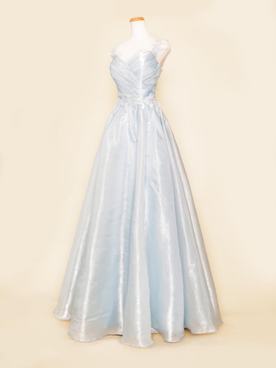 透き通るソフトブルーカラーの艶やかなオーガンジー生地で仕上げたボリュームスタイルロングドレス