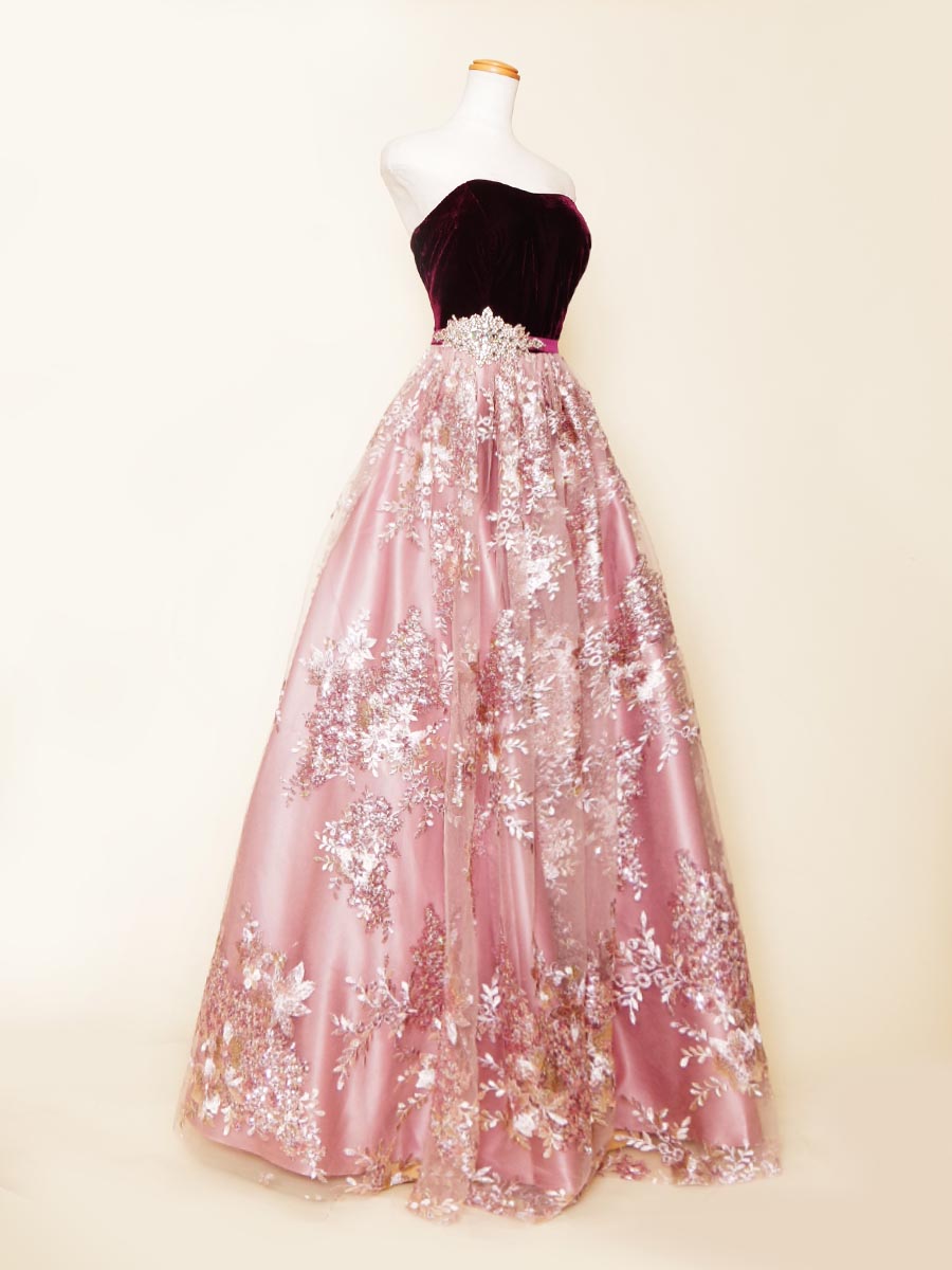 ダスティチェリーピンクカラーのサテン生地を使用したベロア×刺繍レースの上質演奏会ドレス