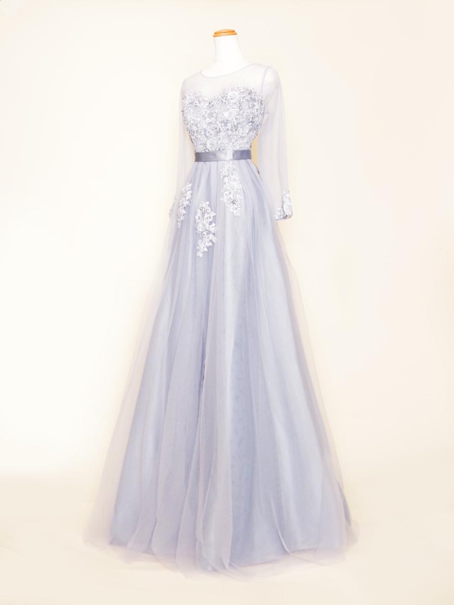 スモーキーパステルブルーの長袖デザインのふんわりスカートボリュームの演奏会ロングドレス