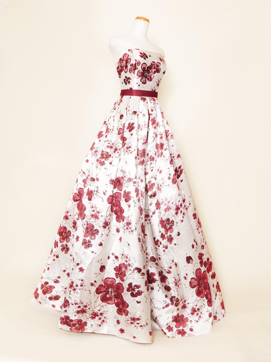 ワインレッドの花柄模様を表現したジャガード生地素材の演奏会ロングドレス