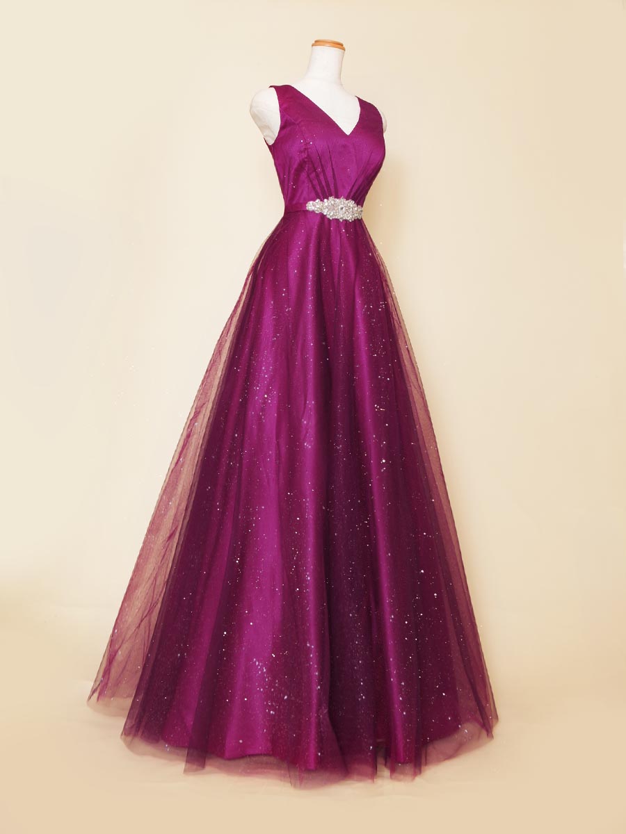 ピンクパープルカラーの可愛らしくも大人びた色合いが特徴のグリッター肩袖ドレス