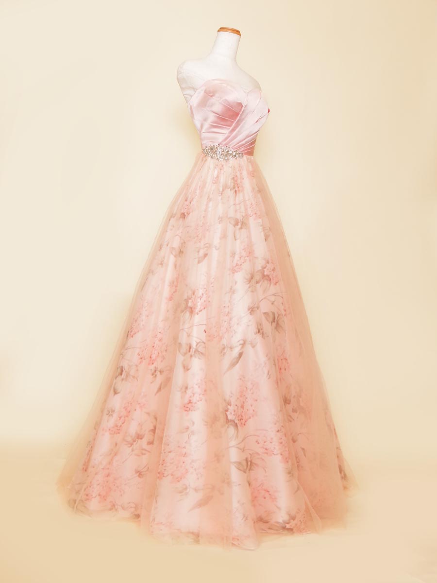 ピンクカラーで仕上げた花柄生地×チュールの淡い風合いを表現したステージロングドレス
