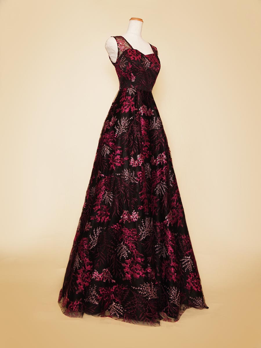 ブラックサテン×ワインレッドカラーのフラワー刺繍デザインの演奏会肩袖ドレス