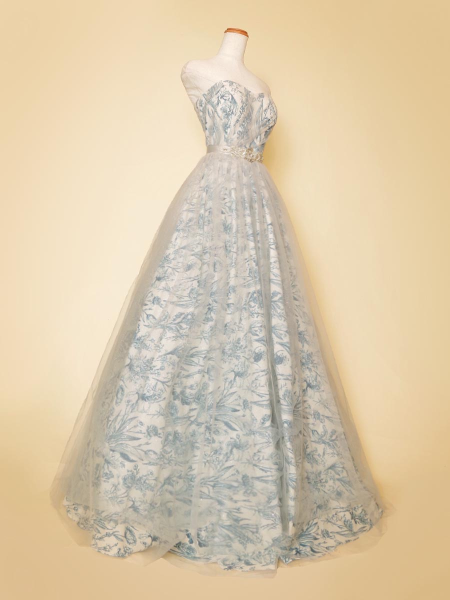 ブルーホワイトの花柄生地にグリッターの輝きを持たせたチュールを覆い被せたステージロングドレス