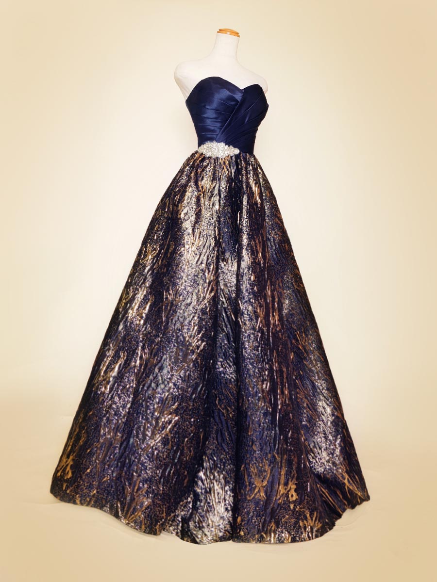 ネイビージャガードのゴールドと紺色の高級感漂う艶感を持たせたプリンセスライン演奏会ドレス
