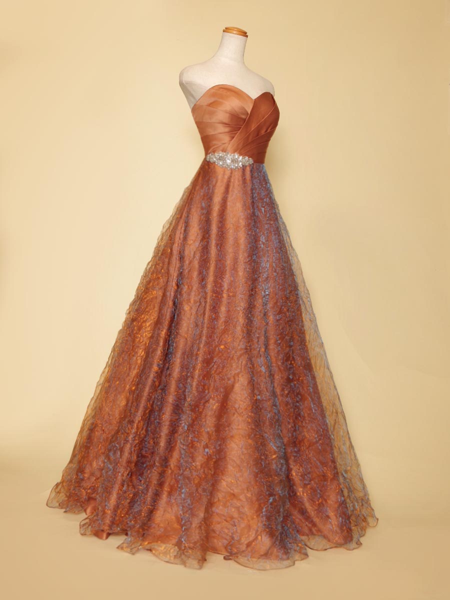 大人な雰囲気のオレンジカラーで仕上げたシワ加工オーガンジーの演奏会ロングドレス