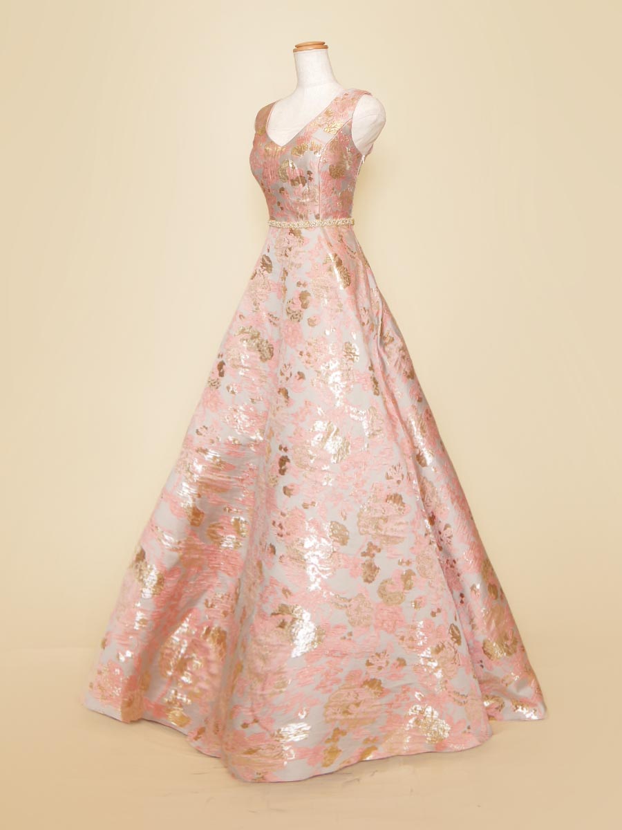 パステルピンクの花柄ジャガードで仕上げたVネック肩袖デザインのAライン演奏会ドレス