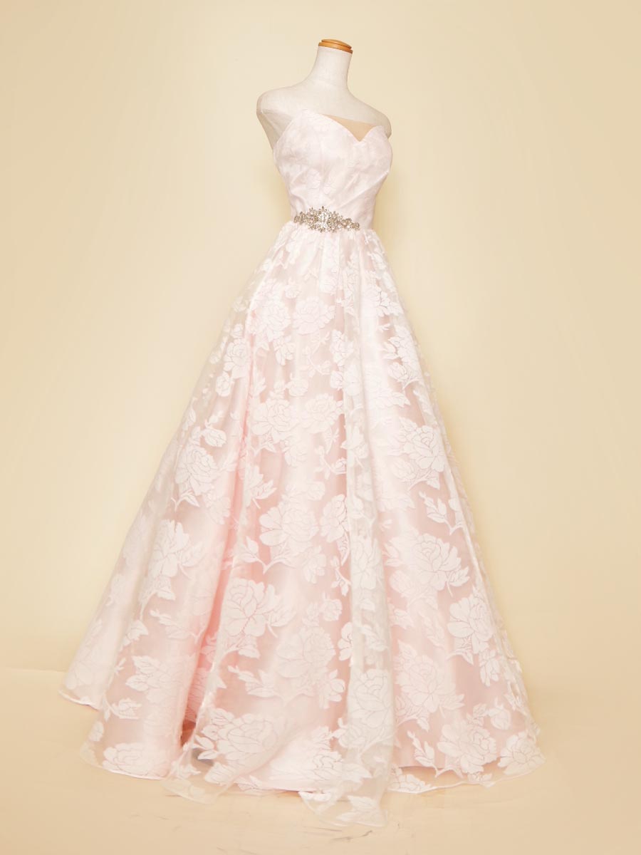 ソフトピンクカラーサテンにホワイトの花柄フロッキーチュールを重ねたプリンセスラインステージドレス