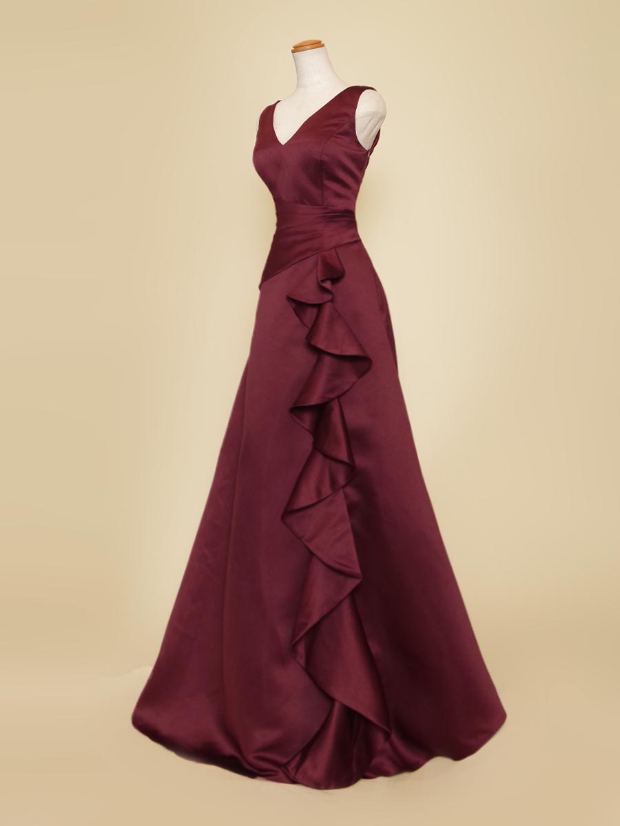 スタイリッシュなスレンダーAラインフォルムのワインレッドドレープデザイン肩袖ドレス