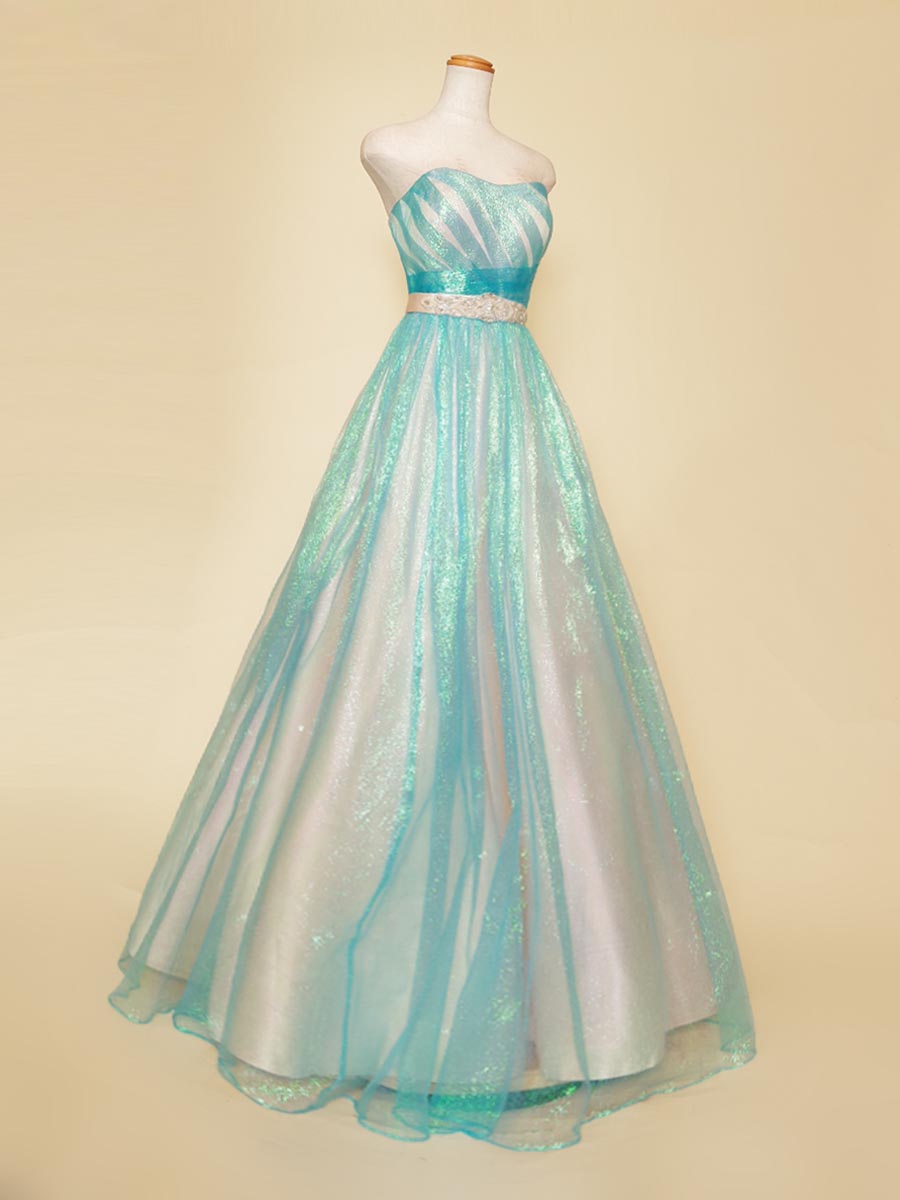 爽やかなターコイズブルーの反射の美しいチュールを使ったプリンセスラインステージドレス