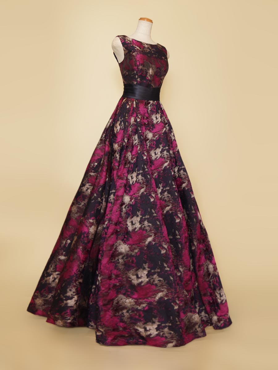 ワインピンクカラーとブラックを織り交ぜたジャガード生地の肩袖ステージドレス