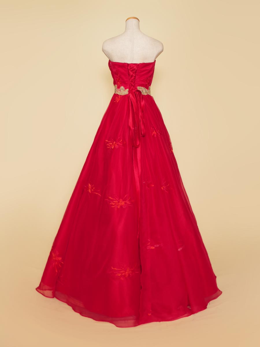 ロイヤルレッドカラーのゴールドウエスト装飾を加えたAライン