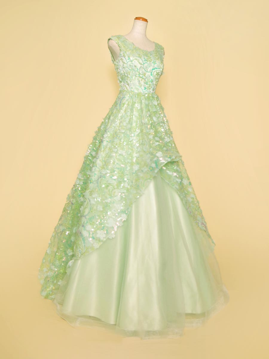 ミントグリーンスパンコールのレイヤースカートがゴージャスな肩袖ステージドレス