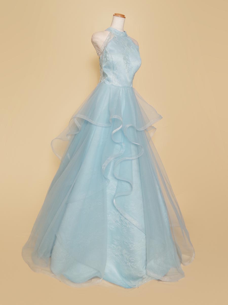 スカイブルーカラーのホルターネックデザイン×ビーズショルダー装飾のゴージャスステージドレス