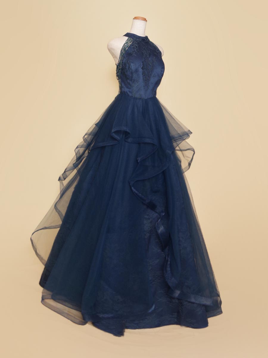 ビーズ装飾のショルダーデザインが印象的なネイビーカラーのAラインデザインドレープドレス