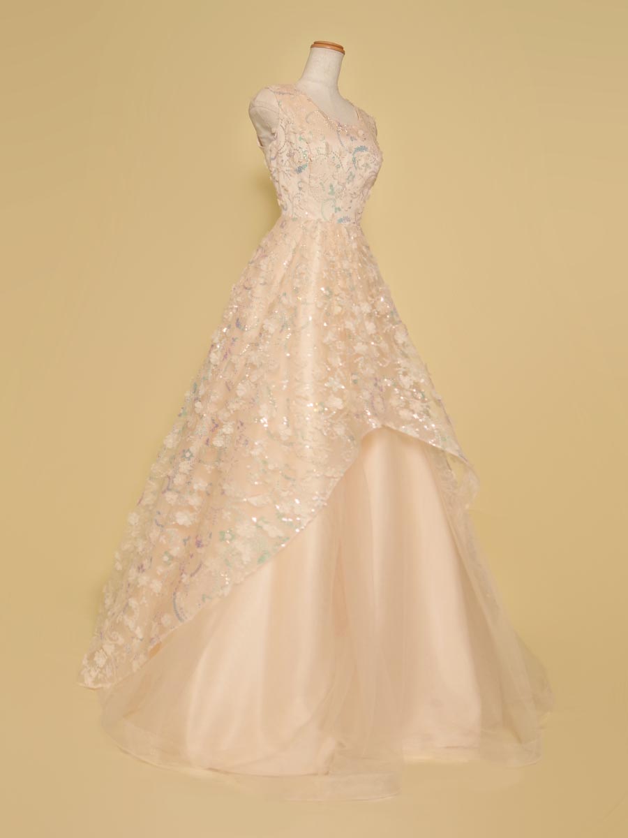 ベージュカラーのスパンコール装飾を施したレイヤースタイルの肩袖演奏会ドレス