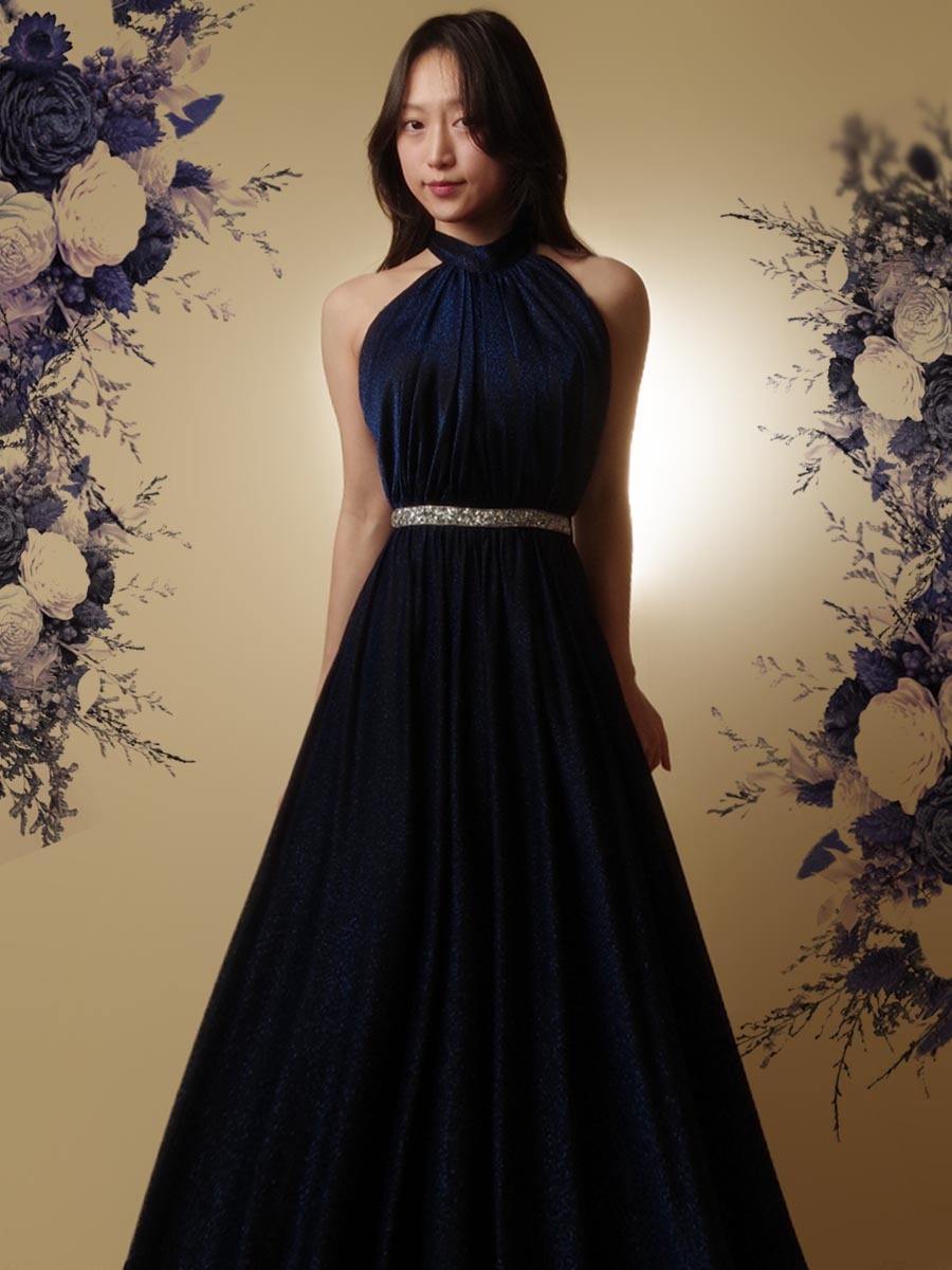 ブラックネイビーカラーのネオンのような輝きを放ってくれる大人スタイルのホルターネックドレス