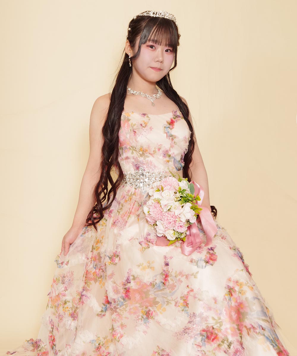 ティアラとブーケをご持参頂いて撮影を行った演奏家のお客様の宣材写真